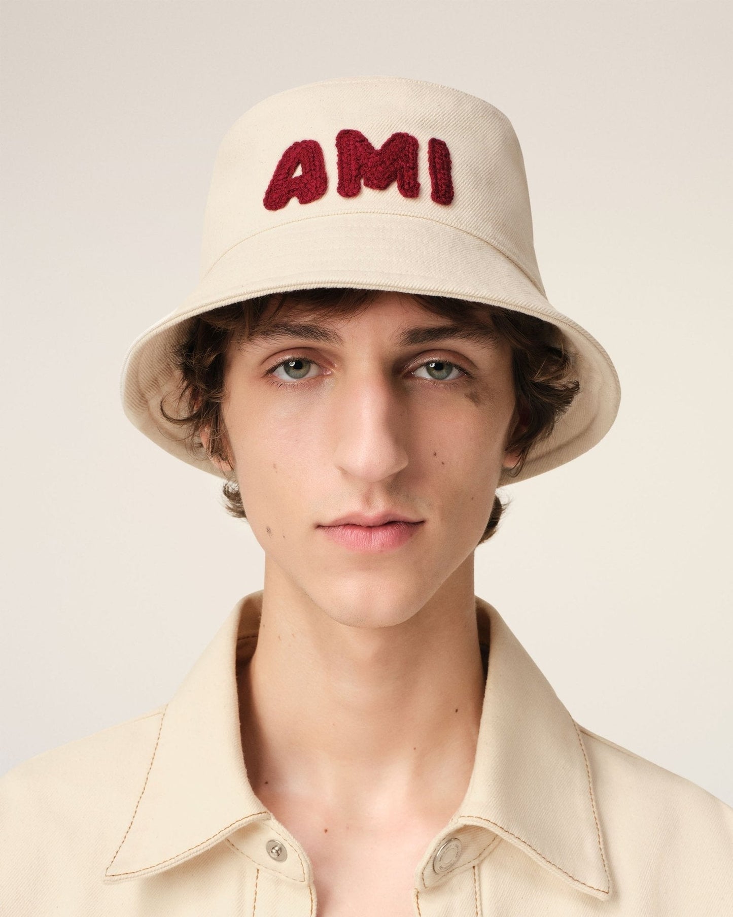 BEIGE COTTON AMI PATCH BUCKET HAT