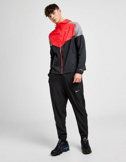 Nike Challenger Woven Track Pants Noir